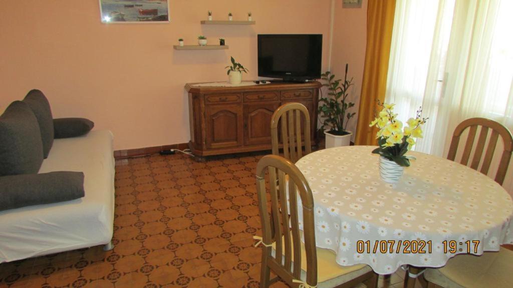 Apartment Tomy Trogir Exteriör bild